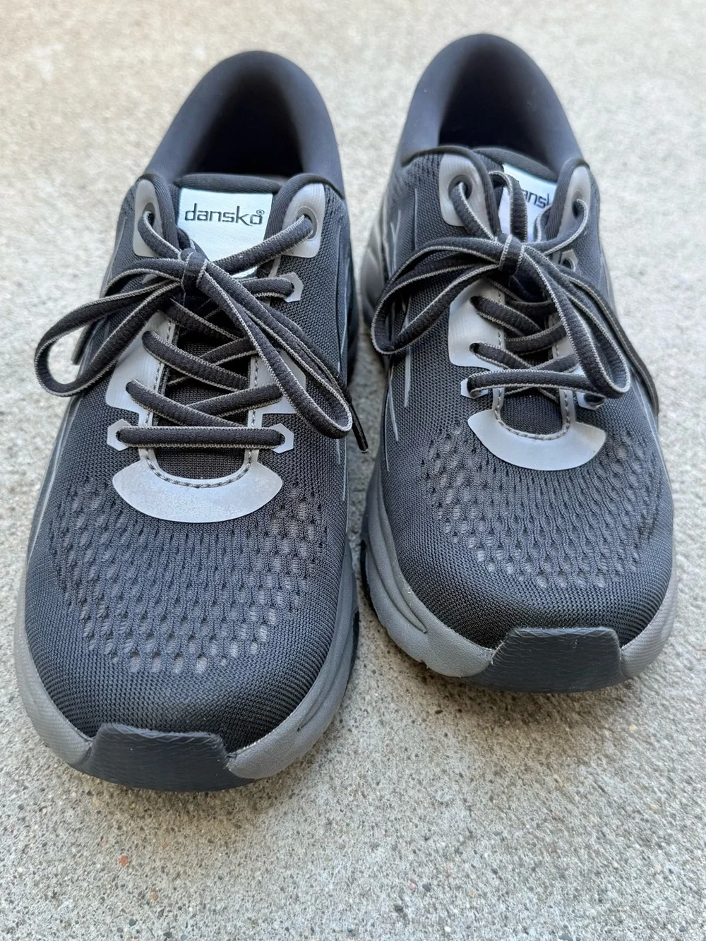 Dansko Women’s Dansko Pace Mesh Sneaker size 38W in black/grey